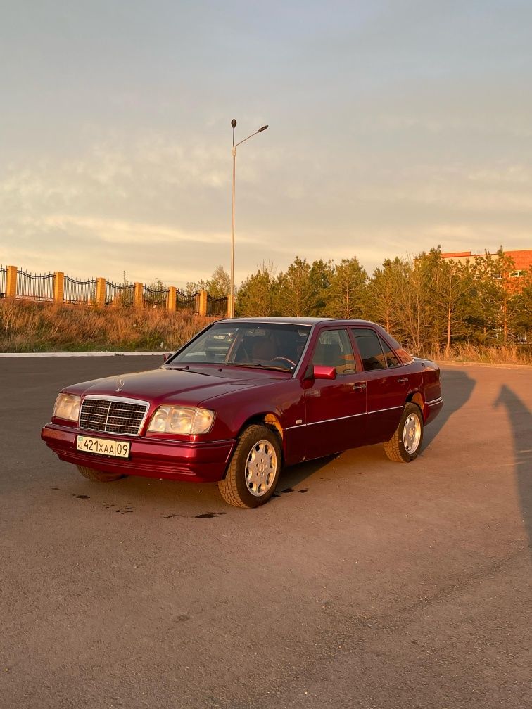Продам Мерседес 124