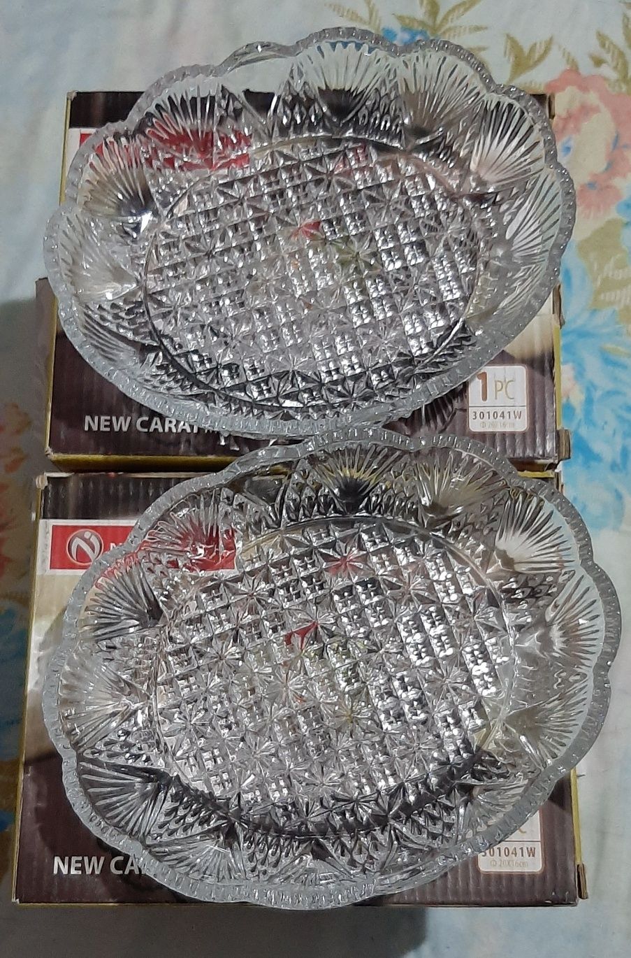 Блюдо на ножках для фруктов, ягод, салатов.