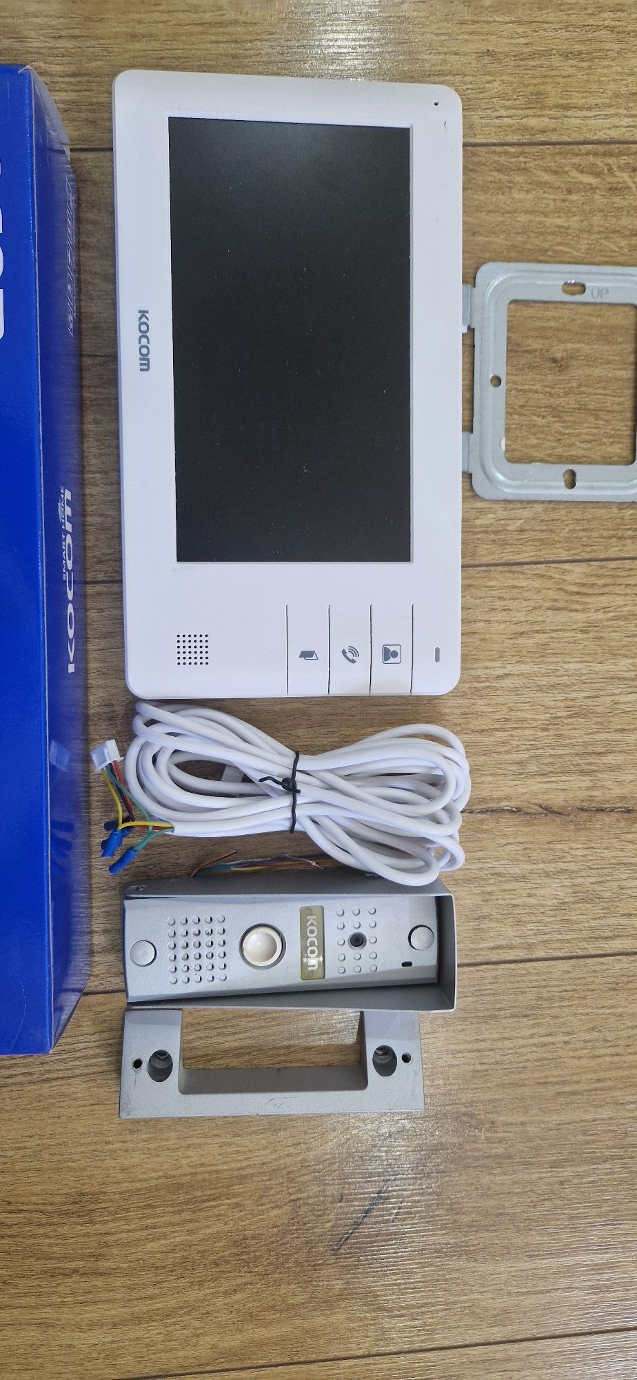 Видеодомофон KOCOM KCV-S701EB AC+KC-MC20