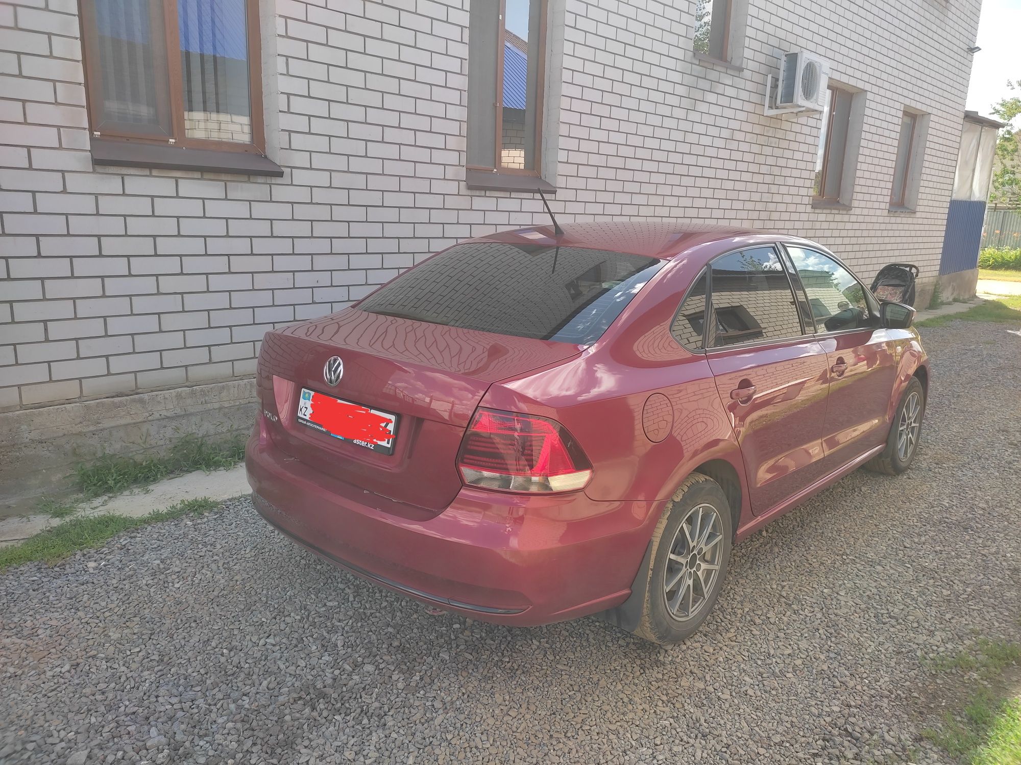 Volkswagen Polo sedan