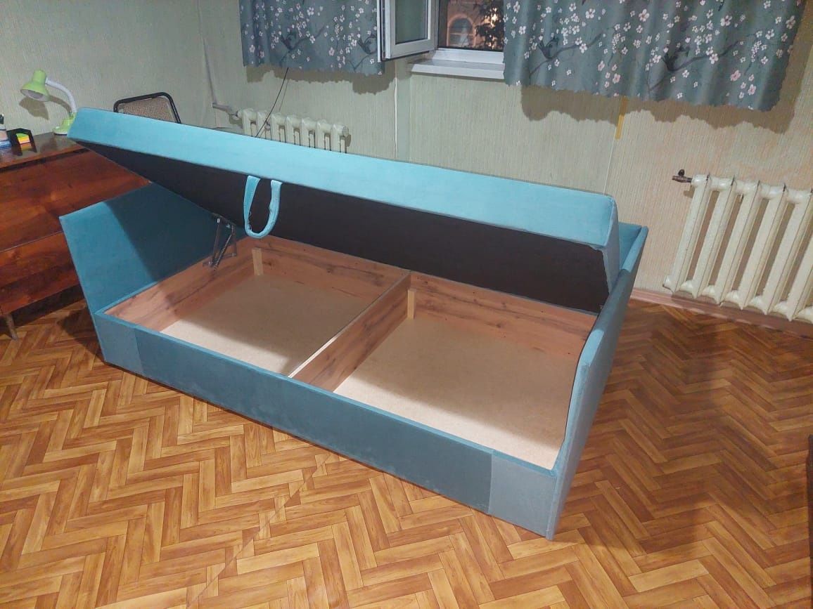Продаётся диван в хорошем состоянии