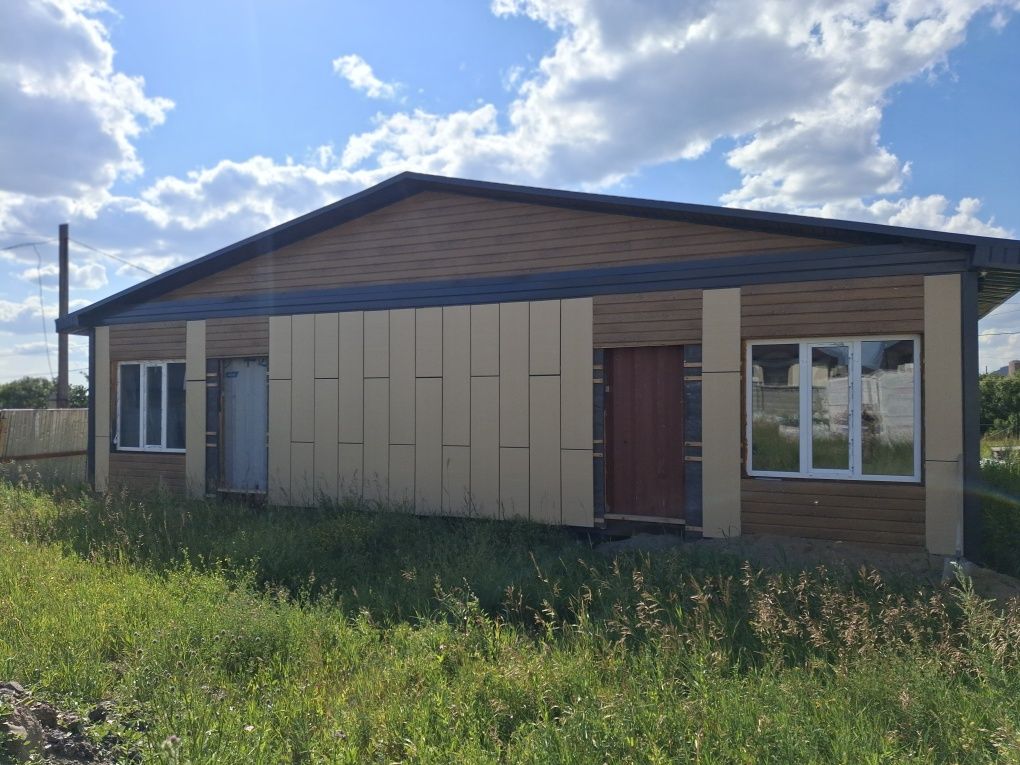 Продам дом можно под коммерческое помещения