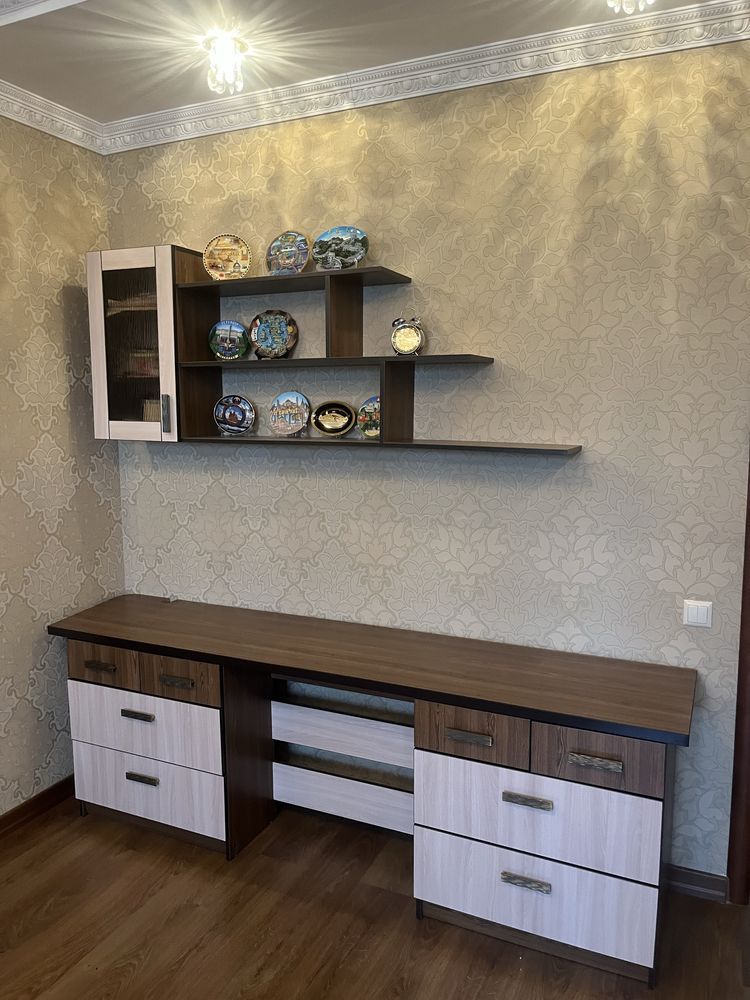 Кровать и полки для спальни