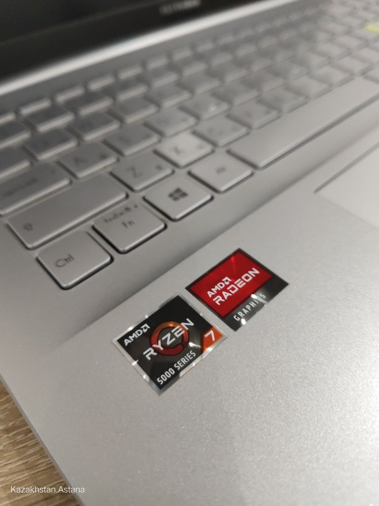 Ноутбук Asus Vivo Book Raizen 7 8GB Ram 256GB SSD