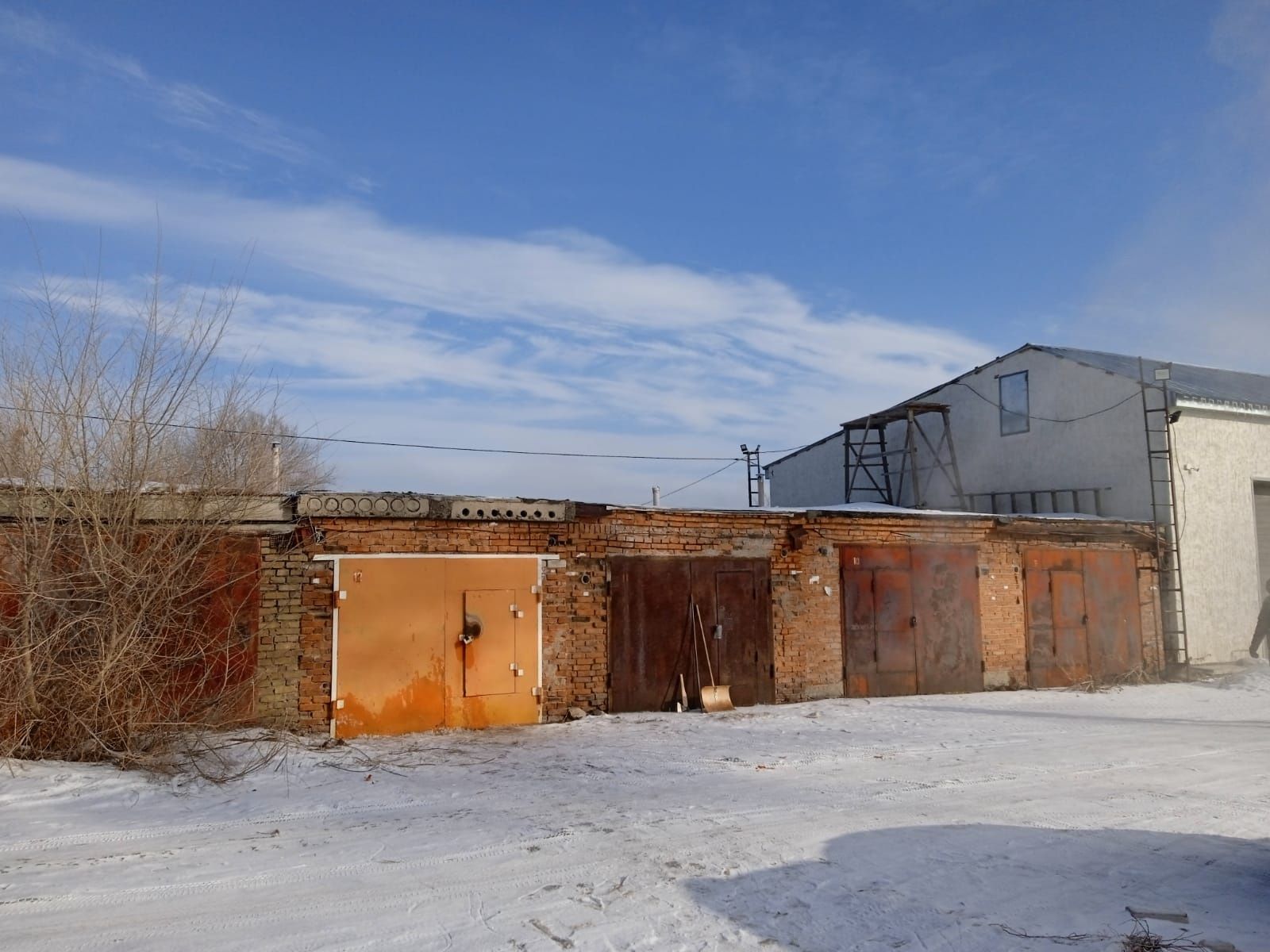 Продам 3х уровневый гараж на кшт