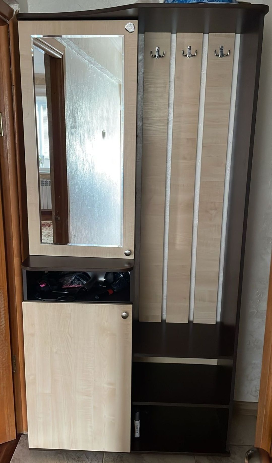 Продам мебель сервант, прихожка, и 2 шкафа