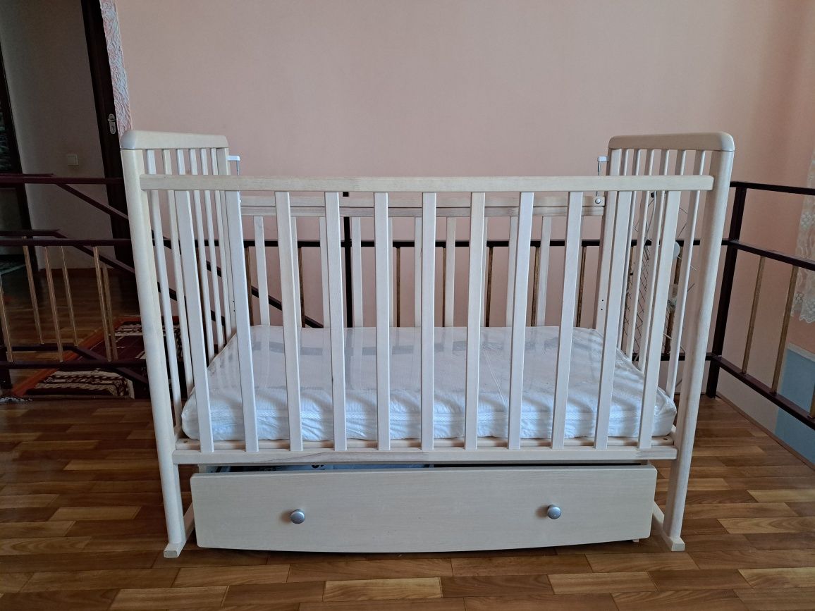 Новая детская кровать с матрасом + бортики