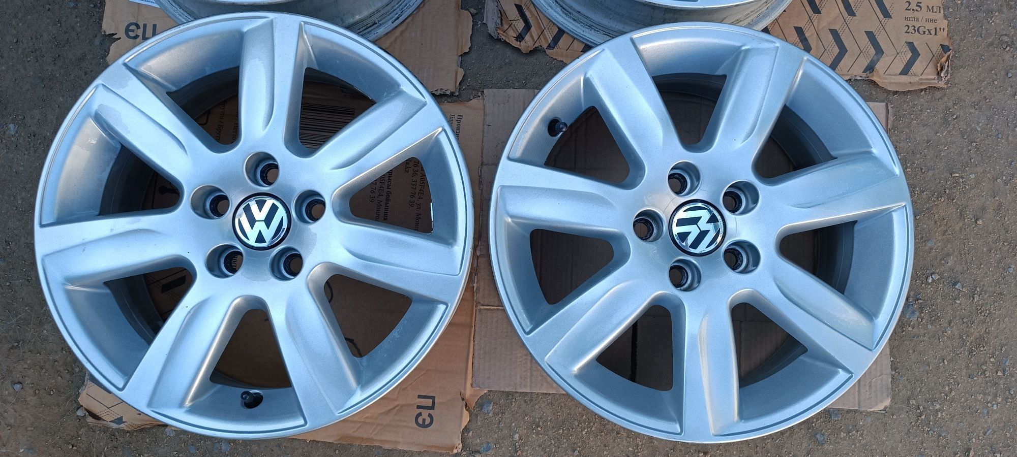 Продам диски на Фольксваген Поло седан R15