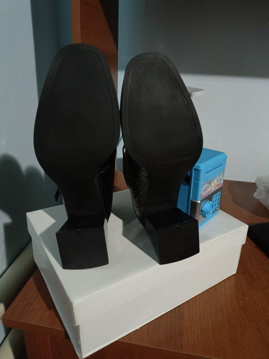 Продам кожаные туфли