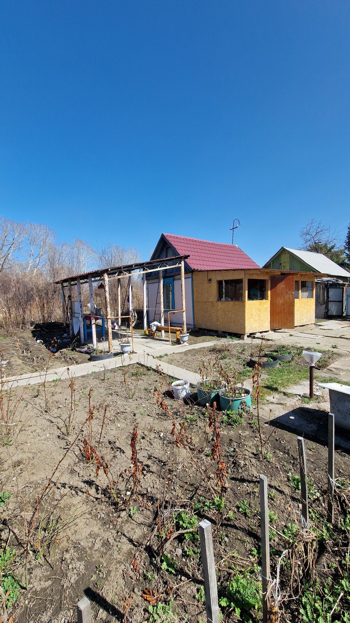 Продается дача с баней! В районе котлованов, рядом и река Иртыш.