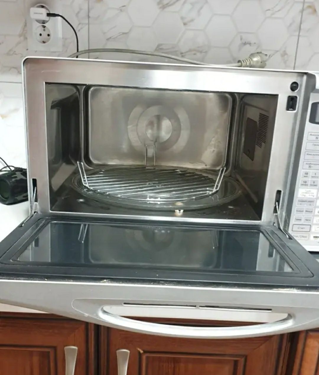 Продам микроволновую печь