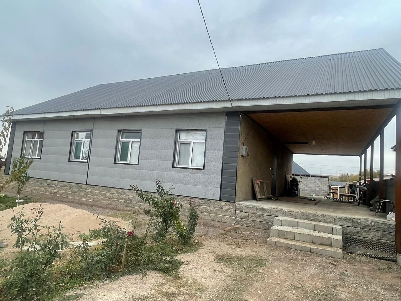 ПродамПродается дом – 5 комнат (4 спальни + гостиная)