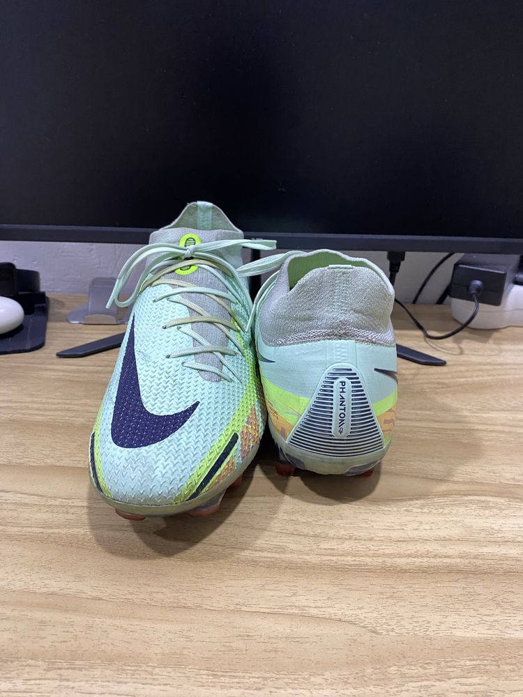 Бутсы Nike Phantom GT Dynamic Fit Elite FG Barely Green