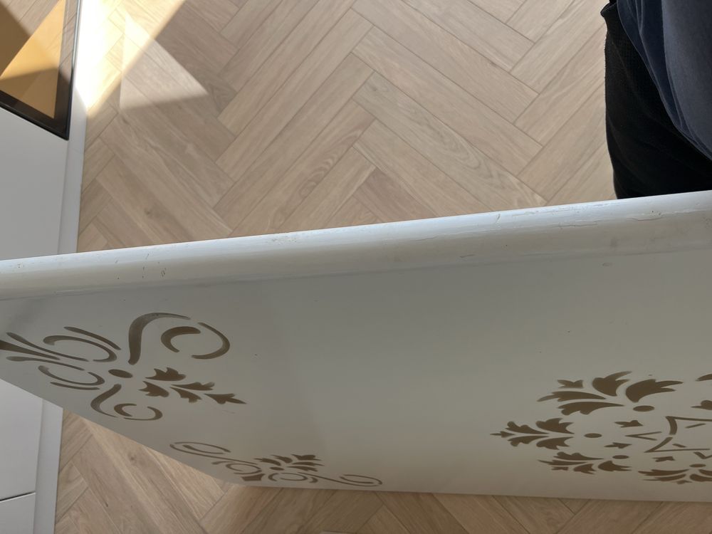 Стол для гостинной