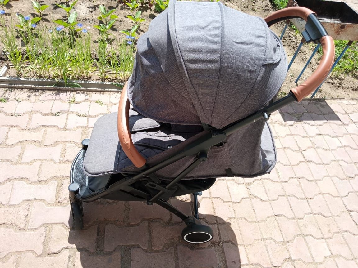 Продам коляску детскую 2 в 1