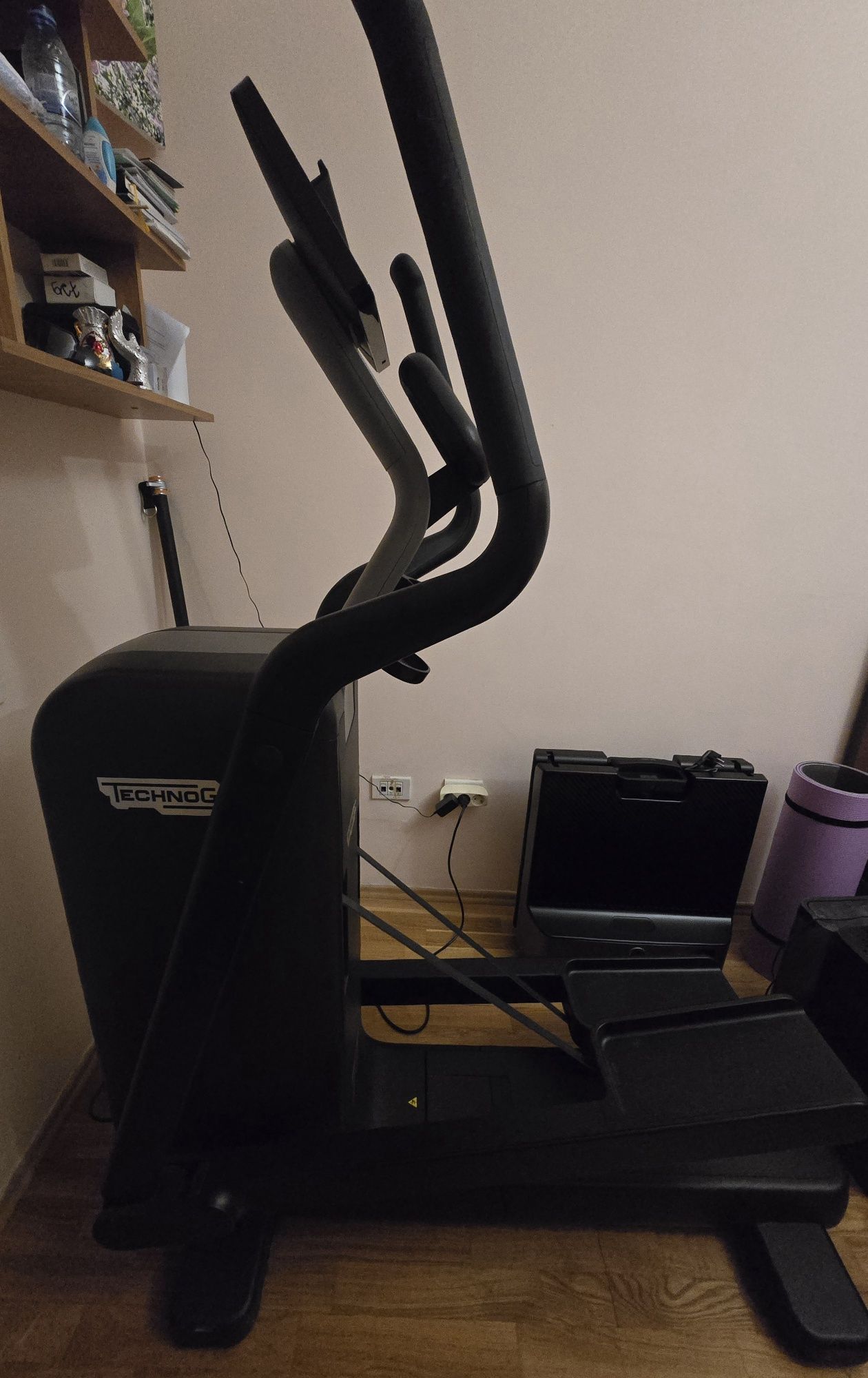 Тренажер Эллипс TechnoGym