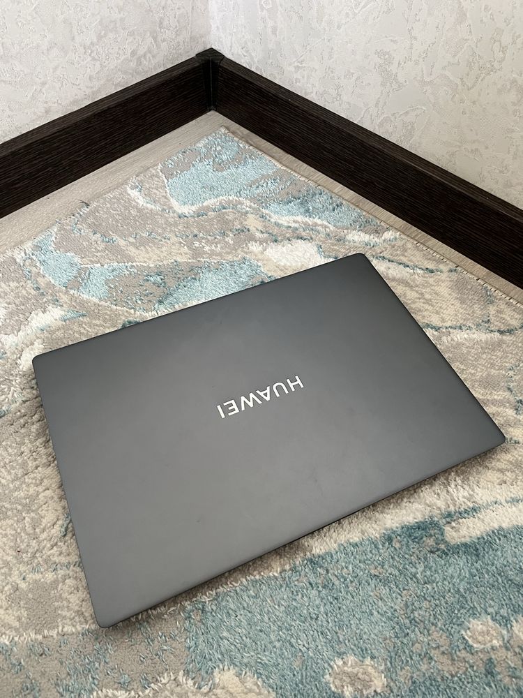 Ноутбук HUAWEI i3