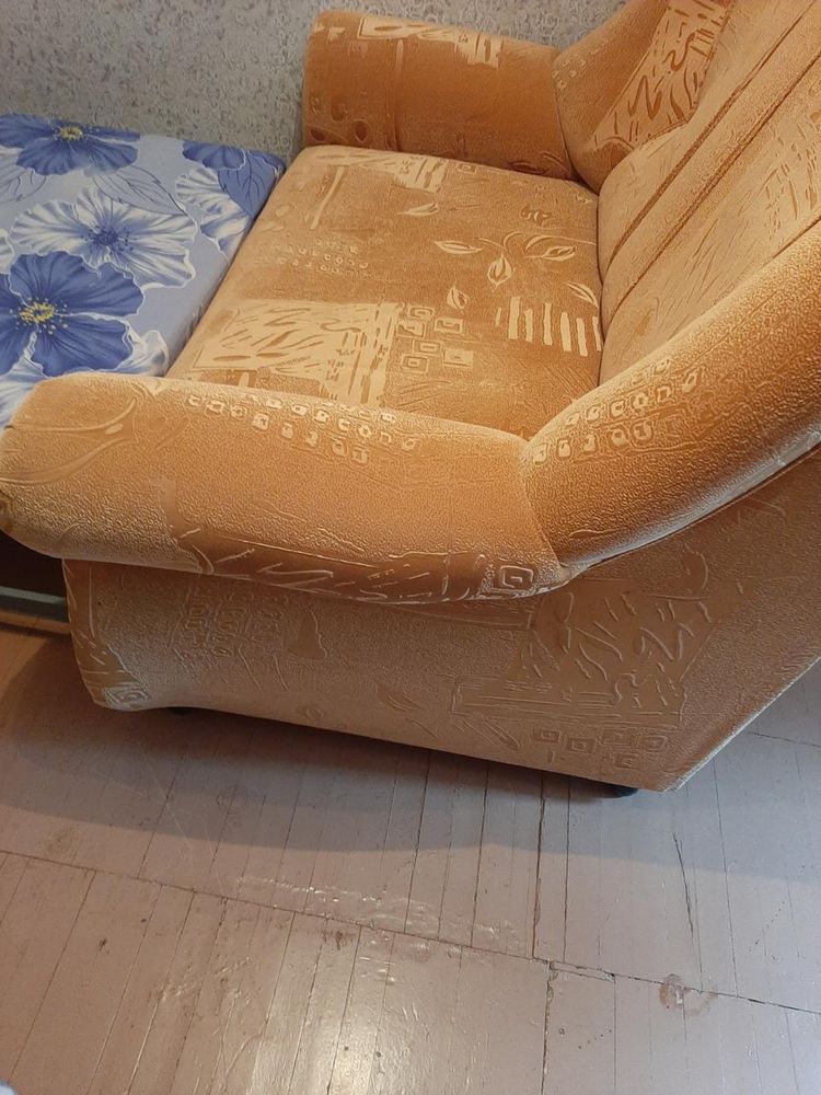 Продам раскладной диван с креслом