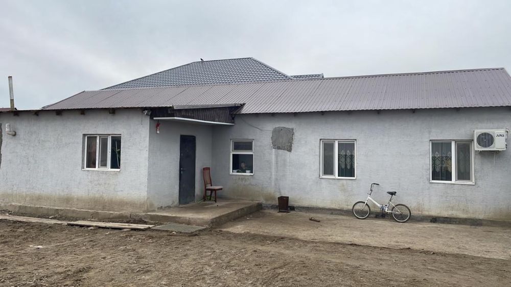 Жұлды-1 ден 3 бөлмелі үй сатылады.