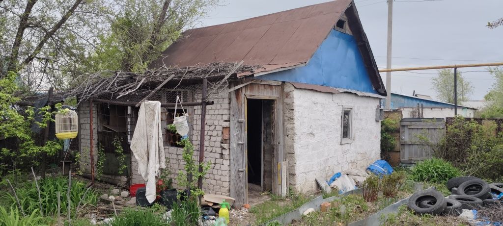 Дачный домик с участком.