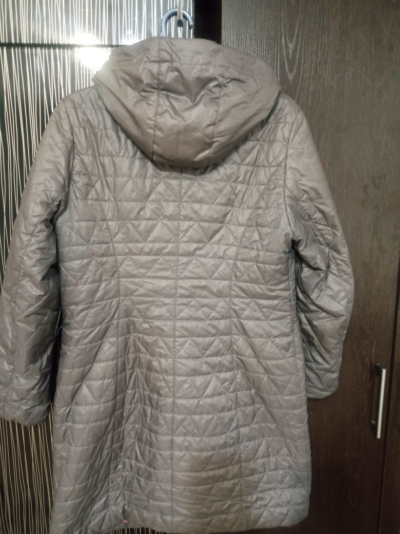 Продам лёгкий удлененний плащ 48 р.