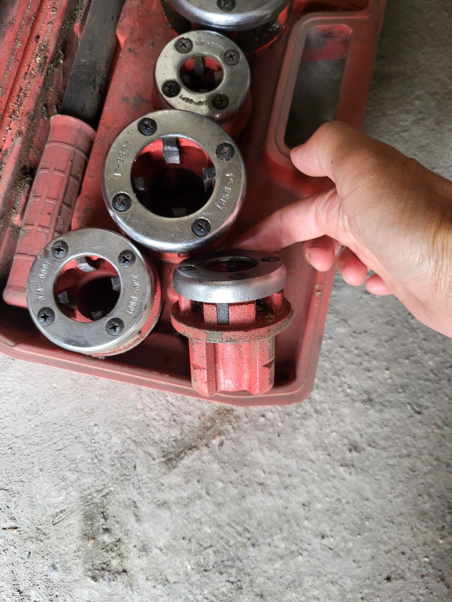 Клупп INTERTOOL трубный набор SD-8003, резьба 1/2"; 3/4"; 1"