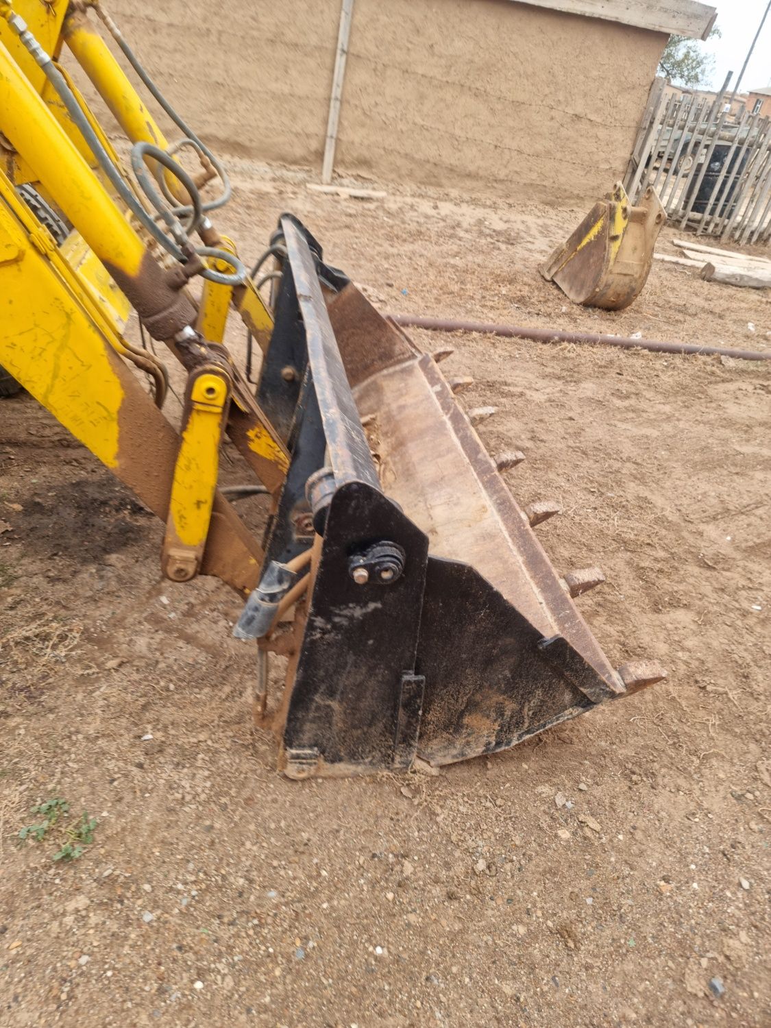 Продам экскаватор погрузчик ЮМЗ