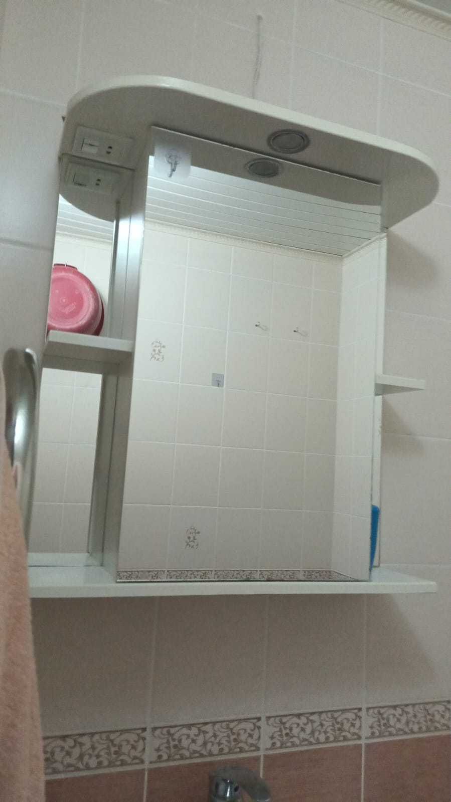 Продам шкаф с зеркалом в ванную