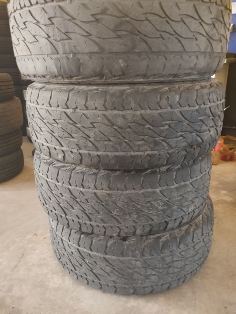 Продам бу шины комплек шинь