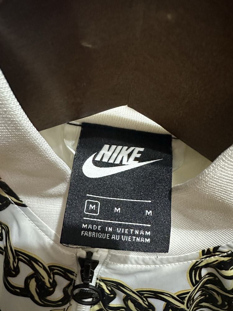 nike бомбер