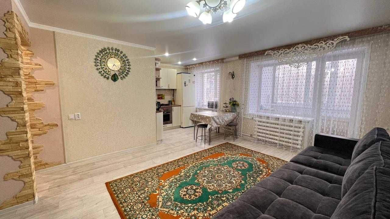 Продам 3 комнатную квартиру 2 этаж Центр