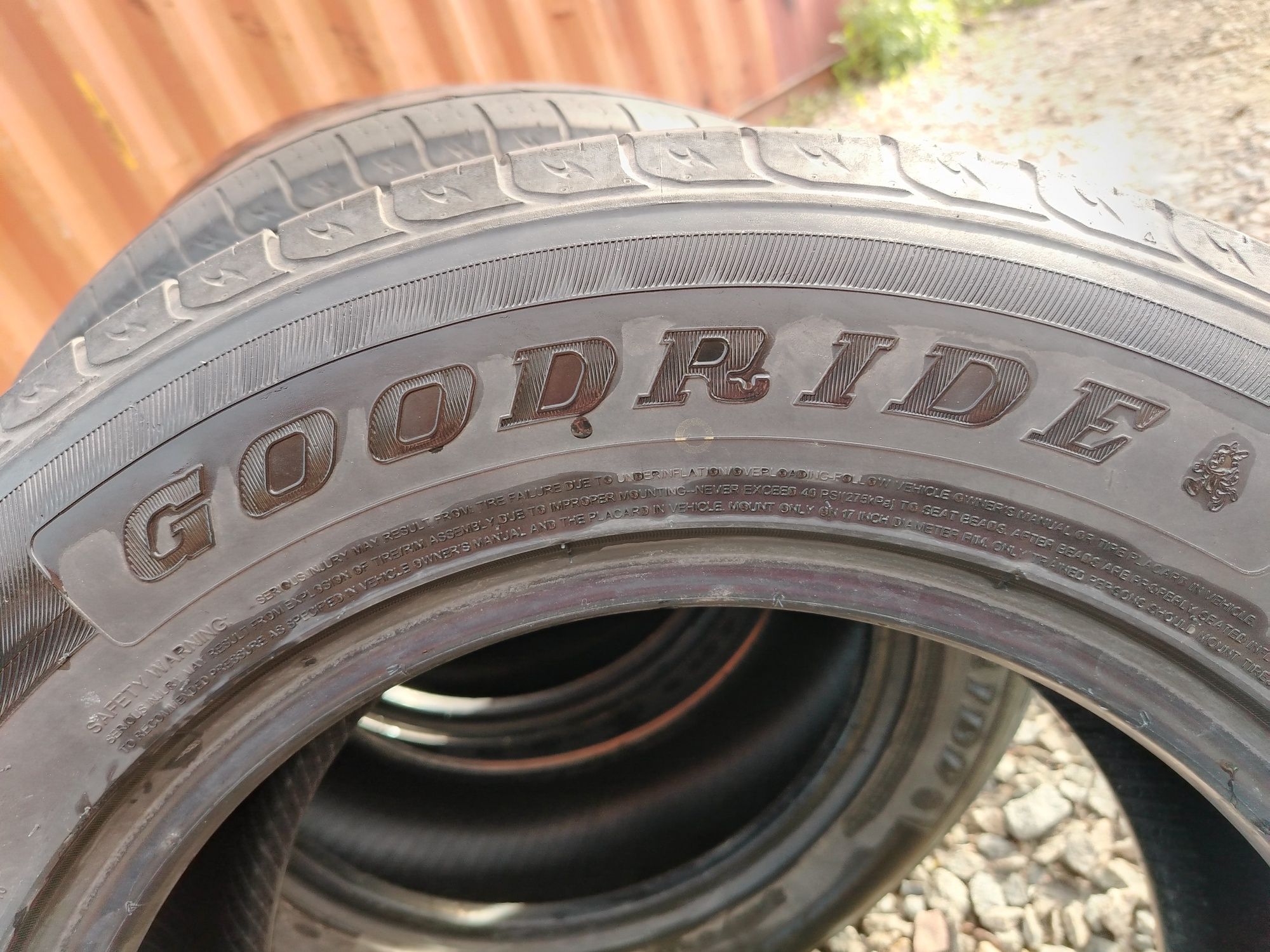 Продам ЛЕТНИЕ шины б/у. Goodride su 318,