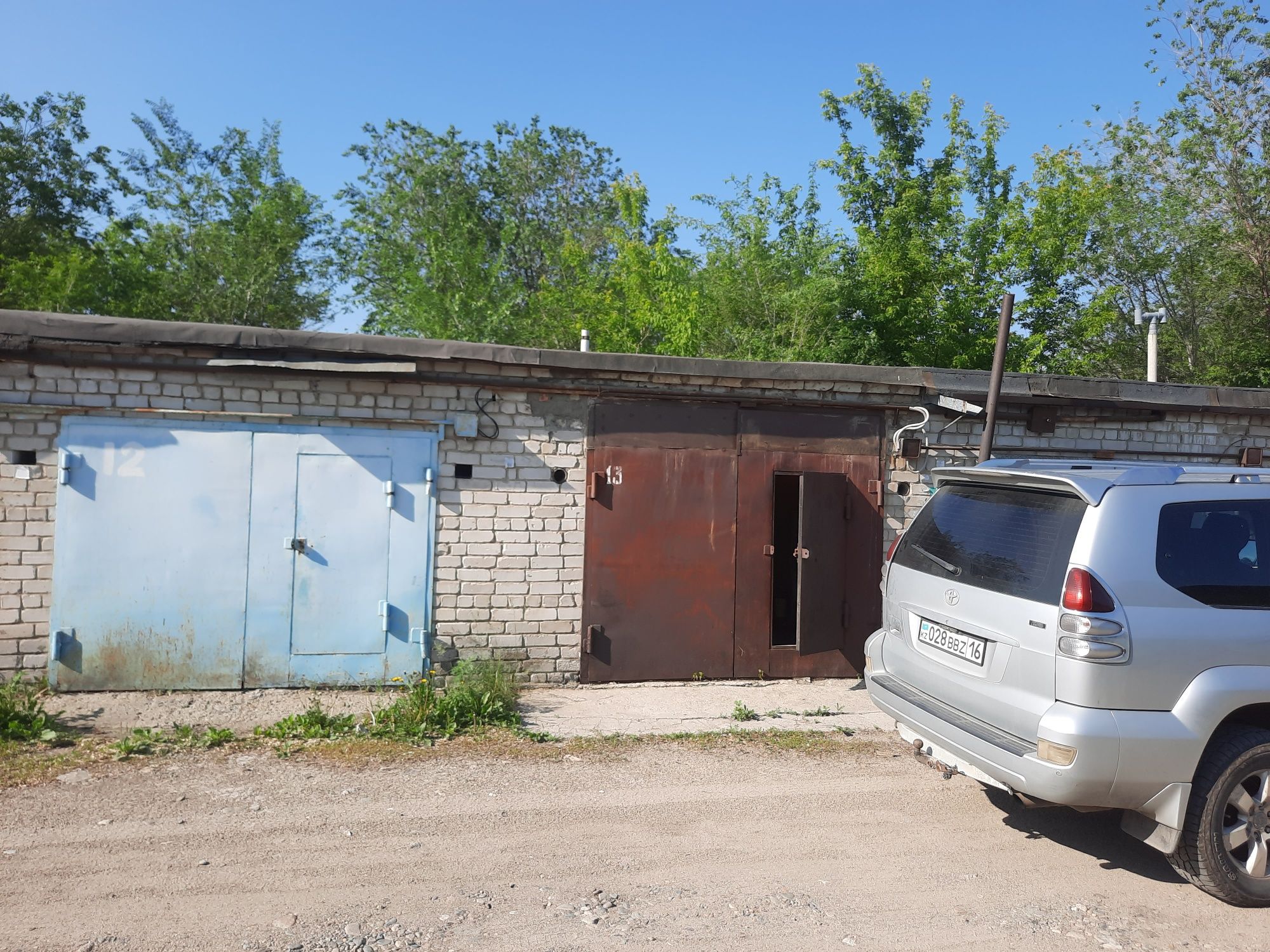 Продается гараж в гаражном кооперативе Алтай.