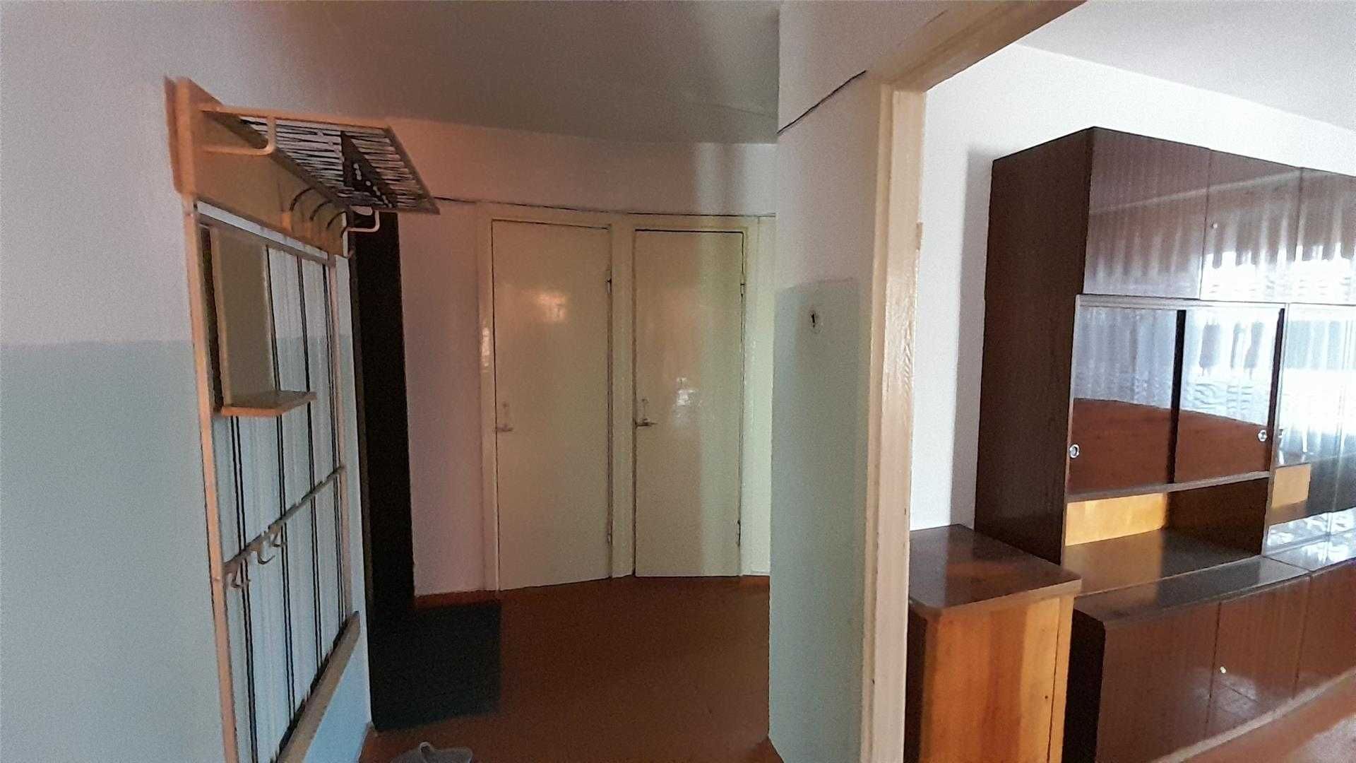 Продам 4 комн квартиру на 7 мкр  на 4/9 эт