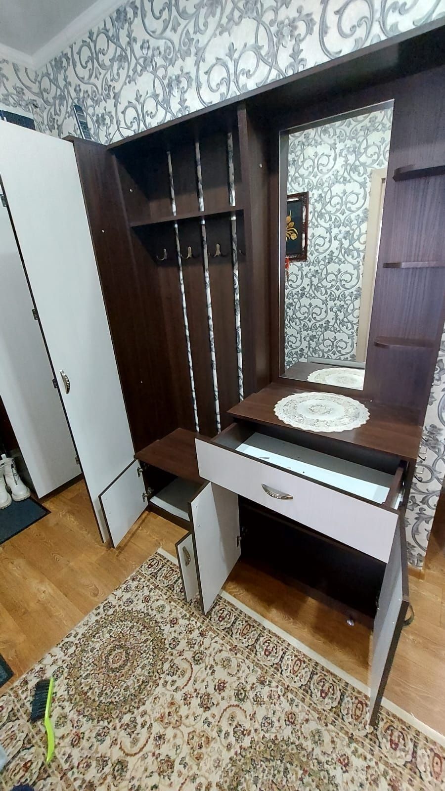 Продам прихожку в хорошем состоянии.