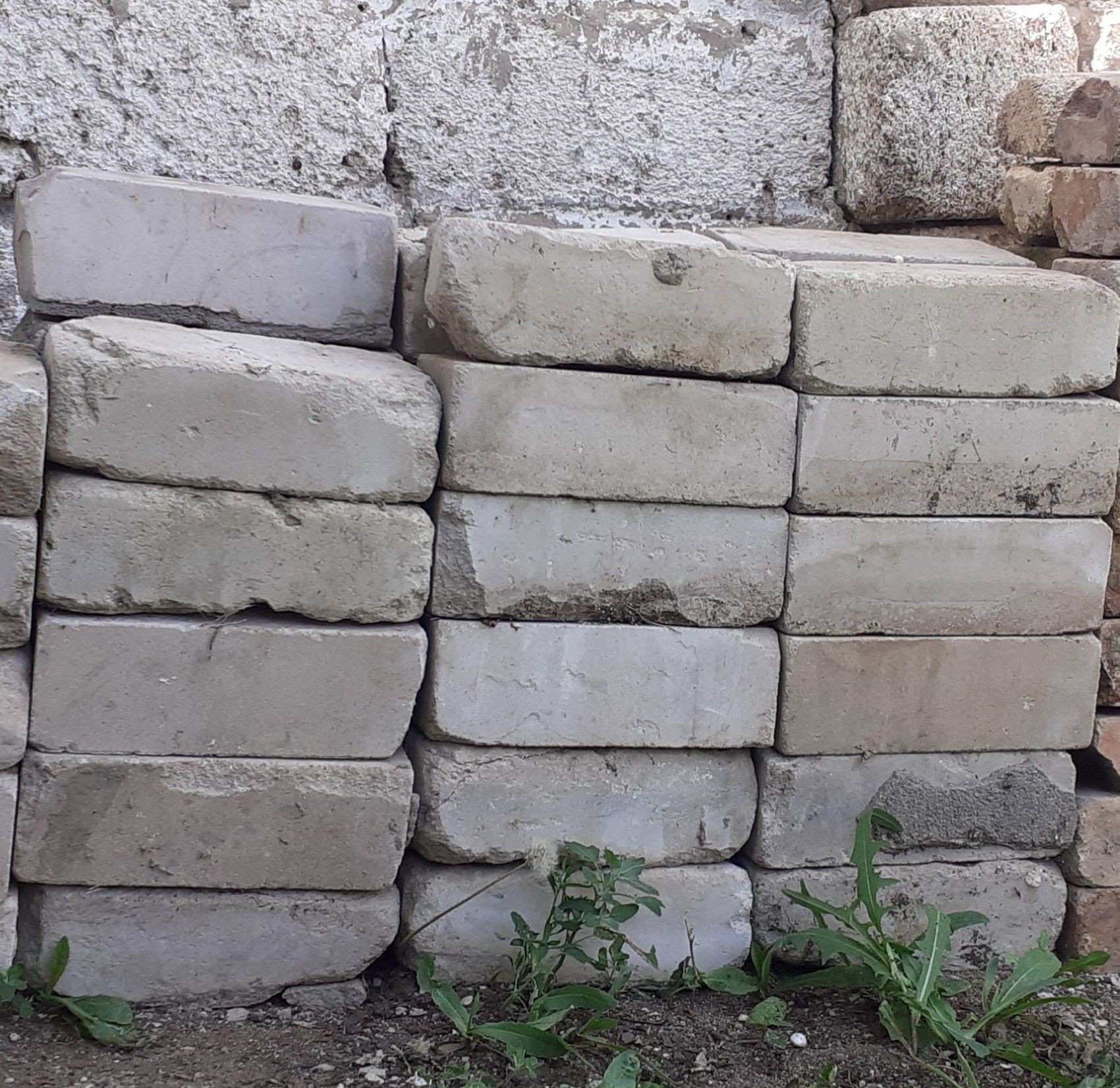 Продам кирпич - 40 тенге