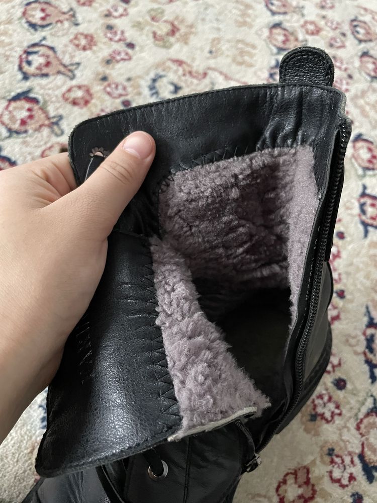 Продам зимние ботинки