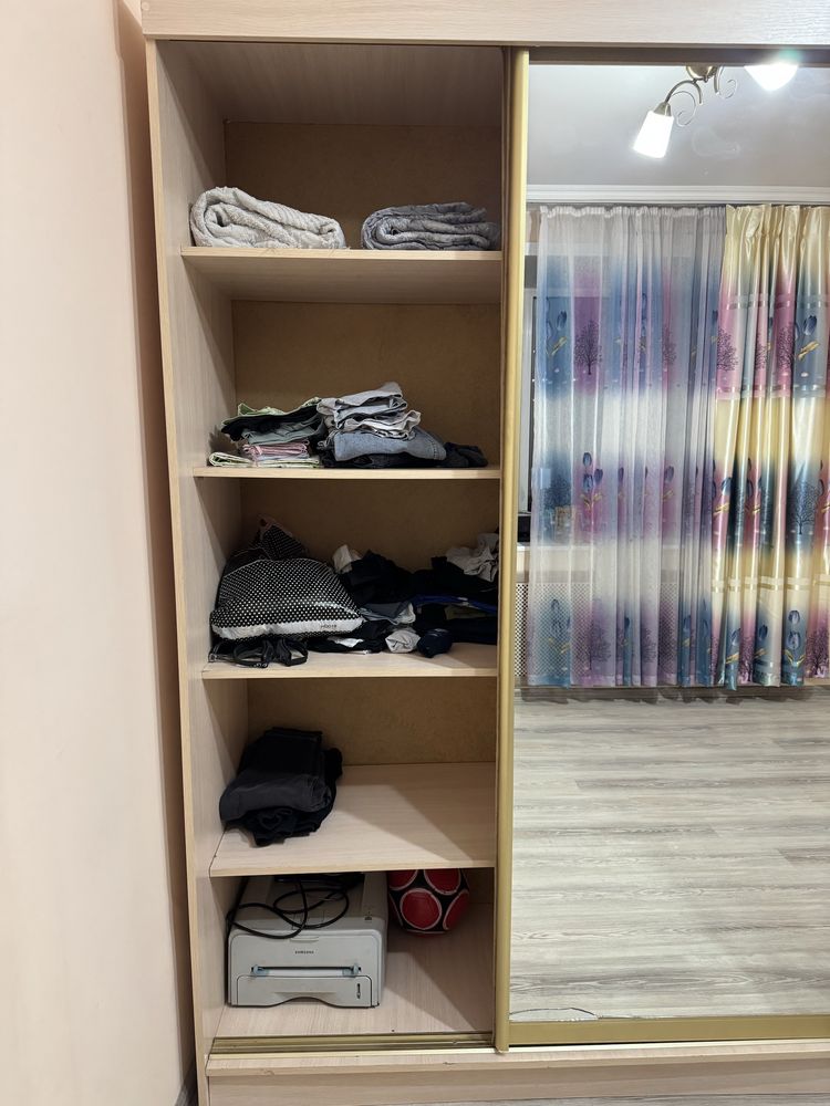 Продам шкаф в хороем состояние