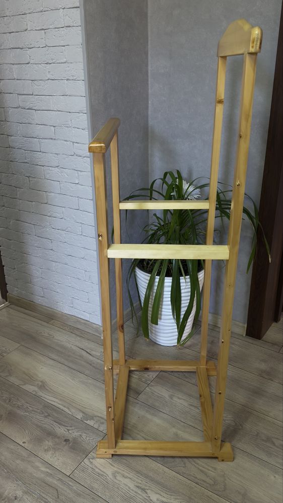 Продаю напольную вешалку