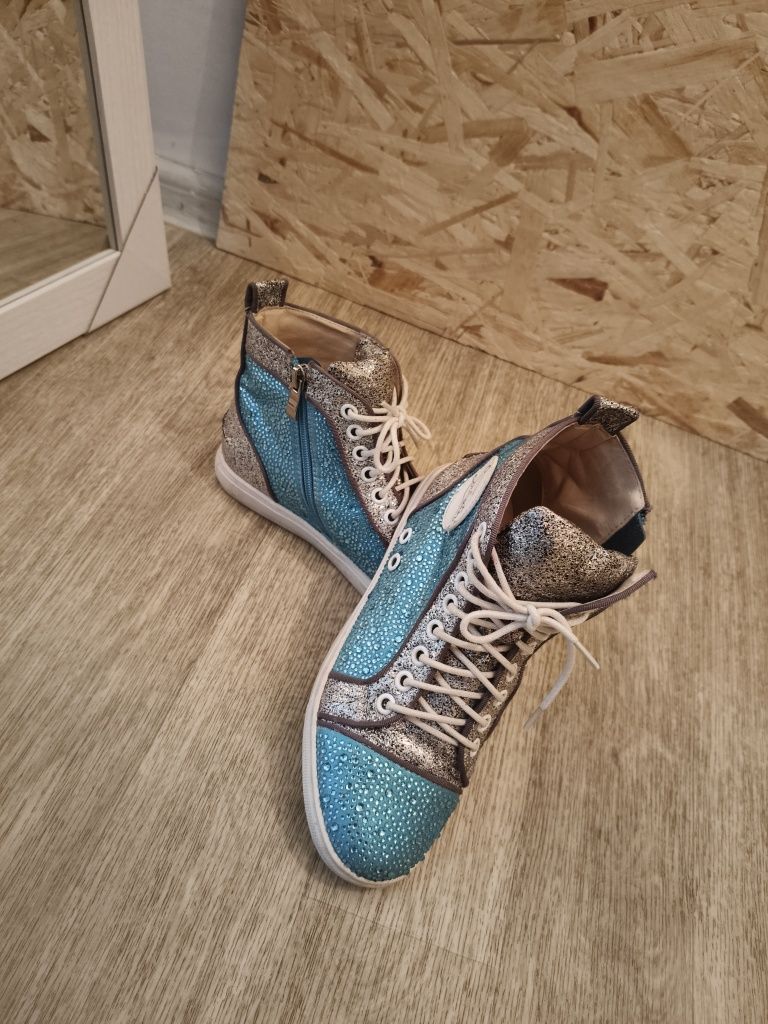 Продам весенние ботиночки