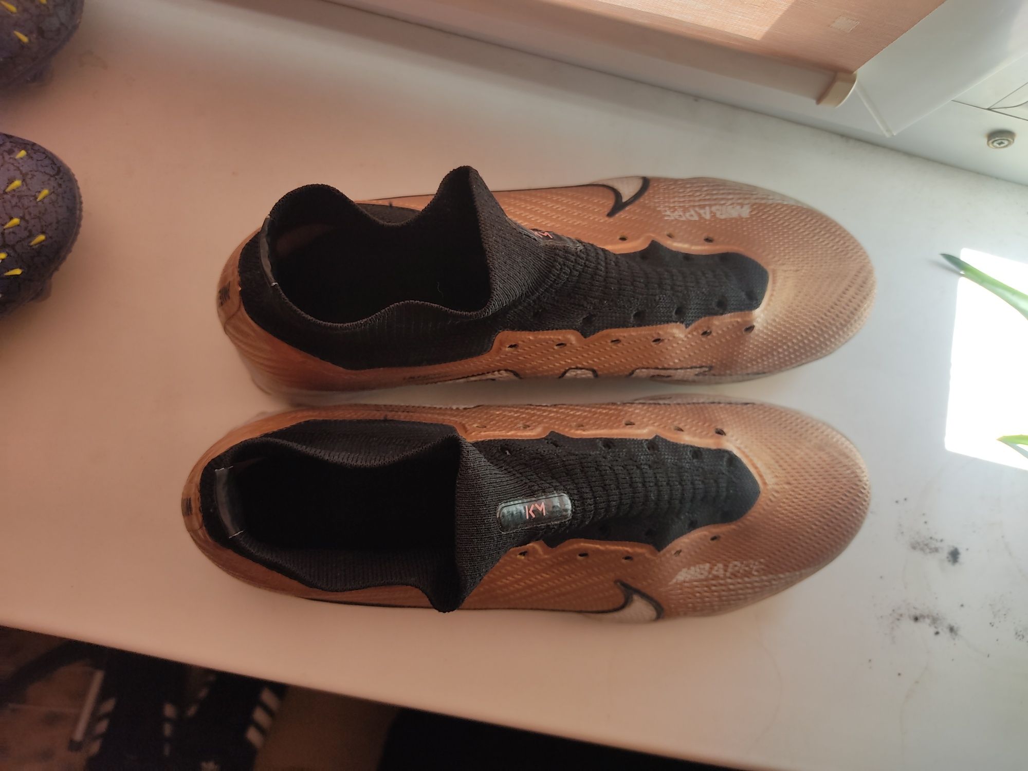 Продам бутцы Predator X и в подарок сороконожки Air zoom