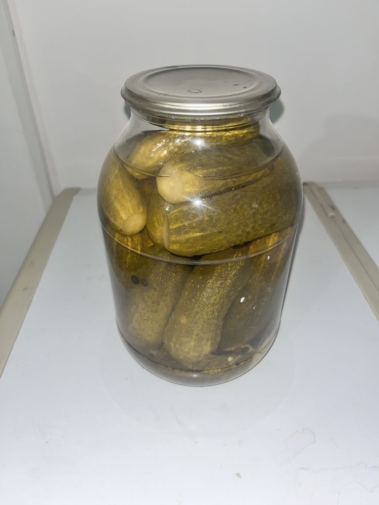 маринованные огурцы, салаты