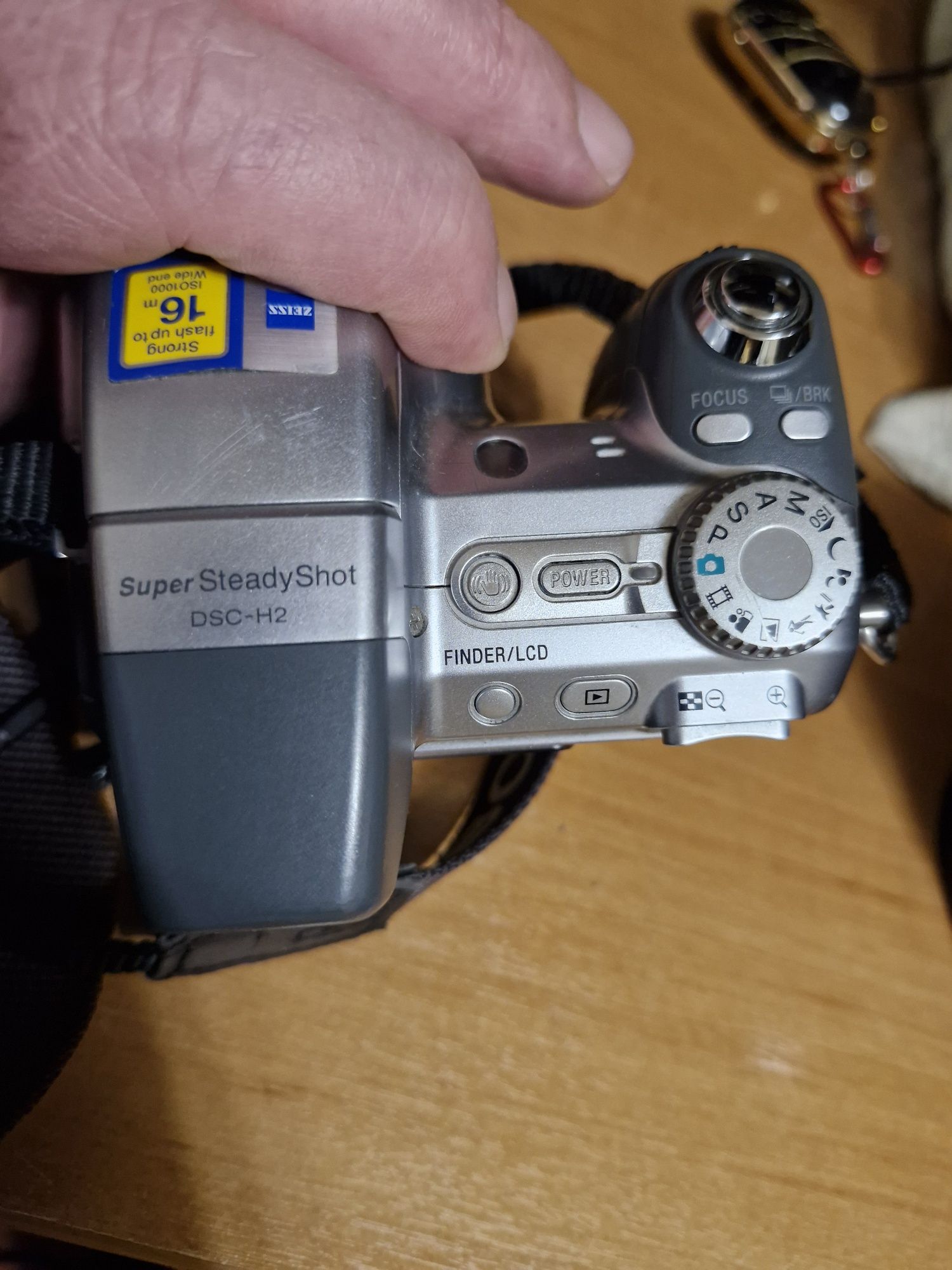 Фотоаппарат  сони  рабочий все шнуры есть в наличии