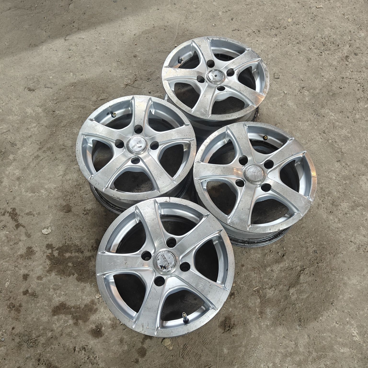R14 PCD 4*114,3 Комплект легкосплавных дисков