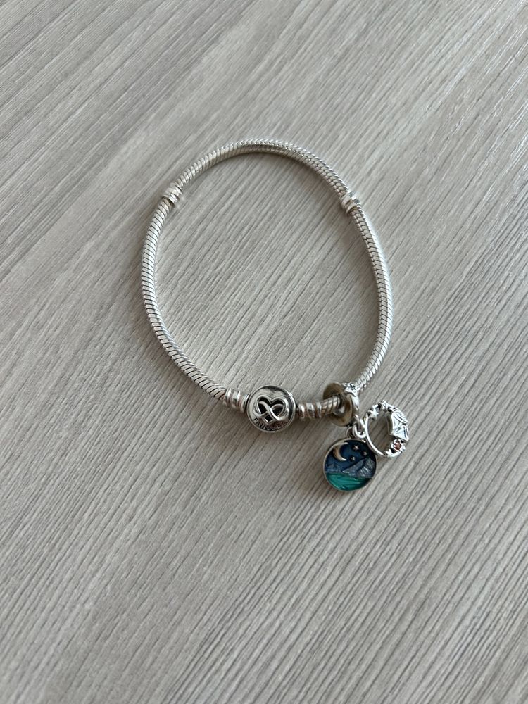 Продам браслет Pandora с шармом