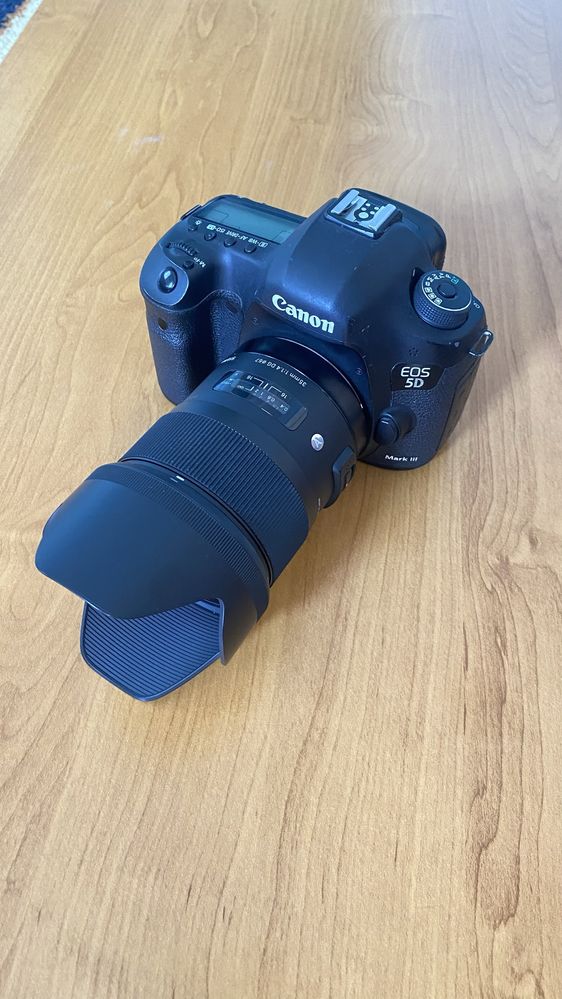 Срочно продается фотоаппарат Canon 5d Mark 3