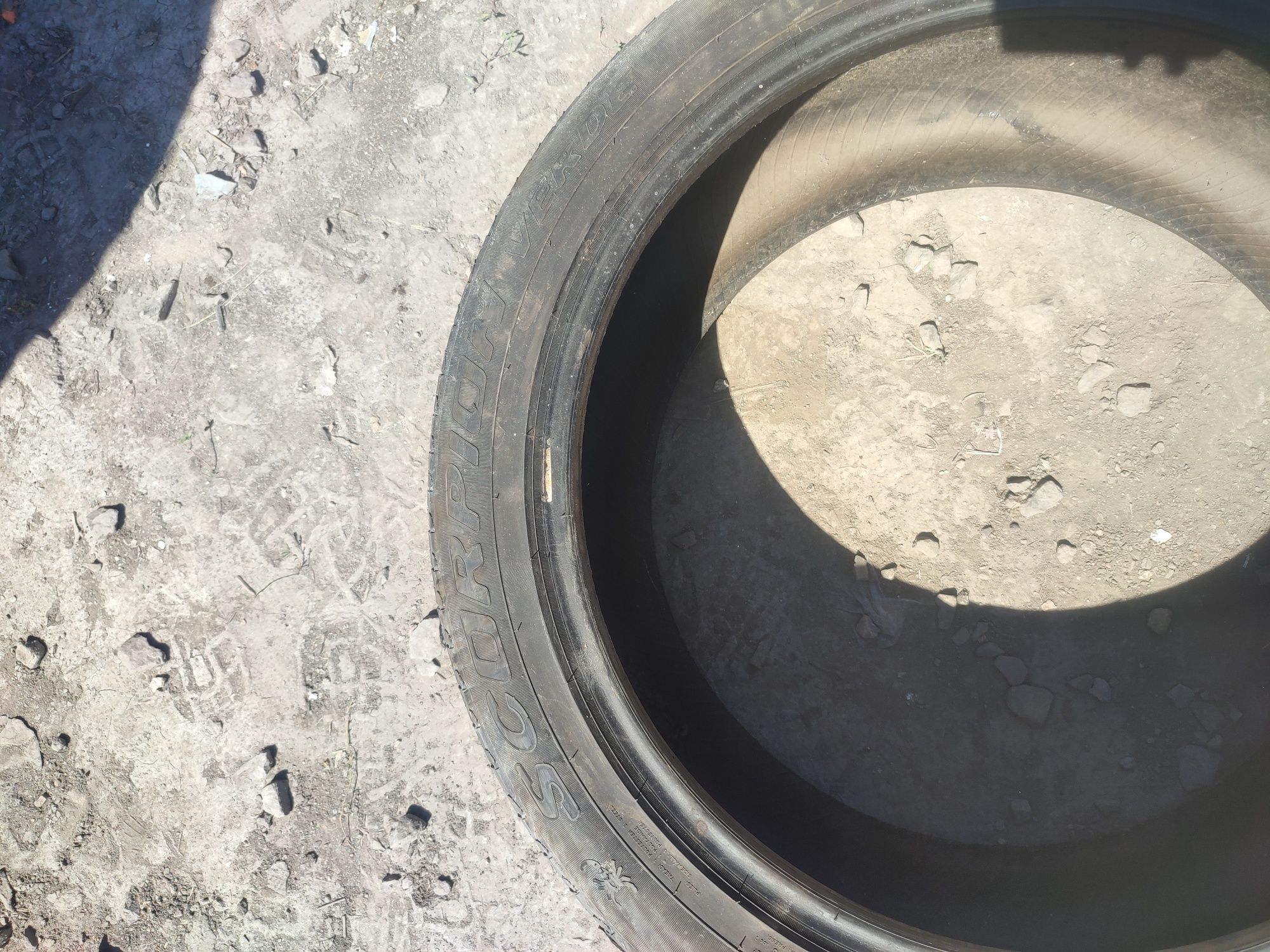 Шина безкамерка размер 295/40 R21