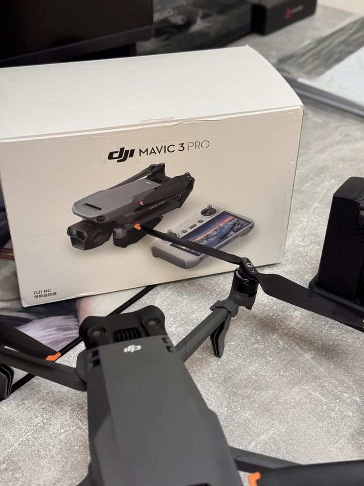 Дрон DJI Mavic 3 Pro Fly More Combo (DJI RC) серый