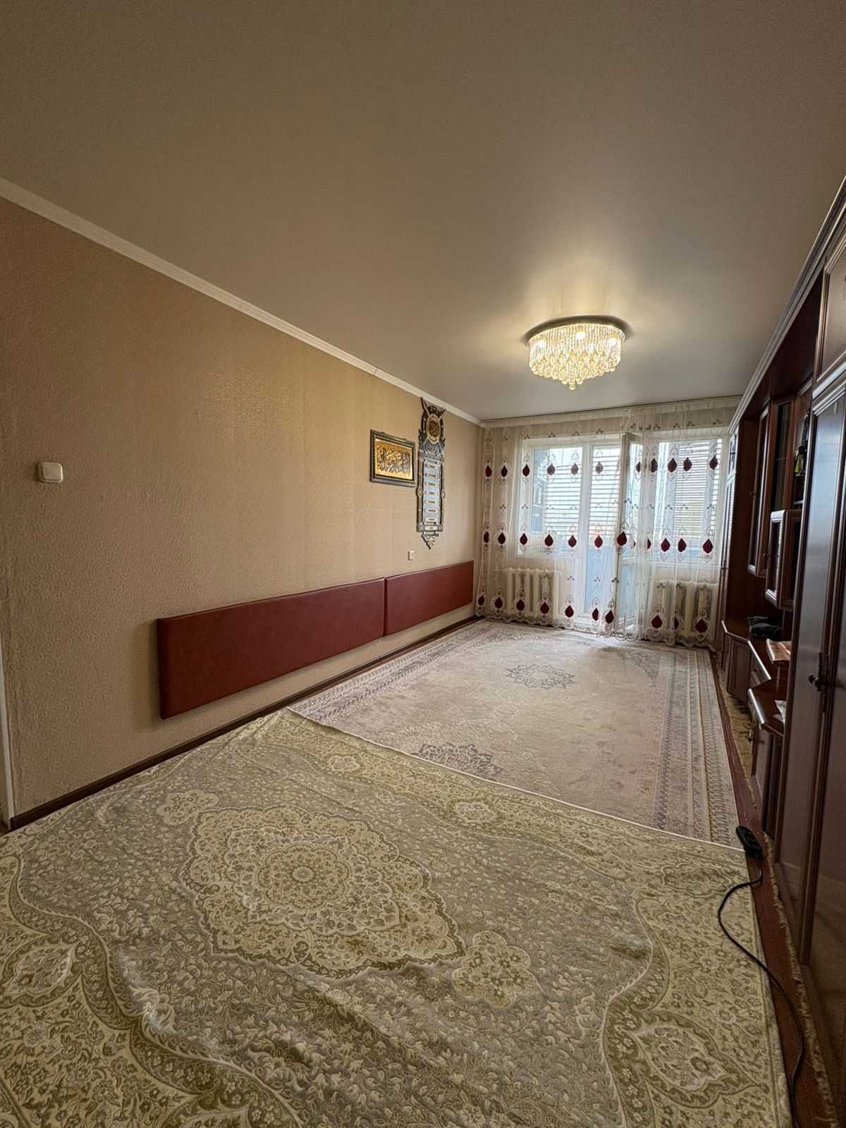 Продам 3 комнатную  квартиру  по Абая  5/5 эт