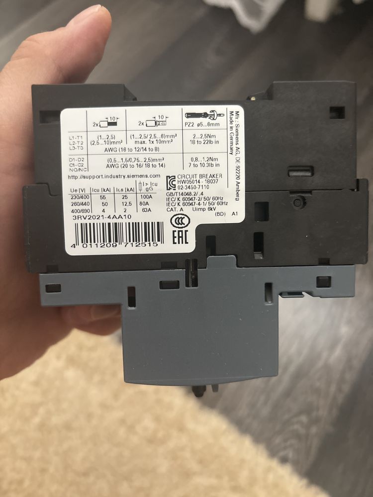 Продаю автоматический выключатель Siemens Sirius